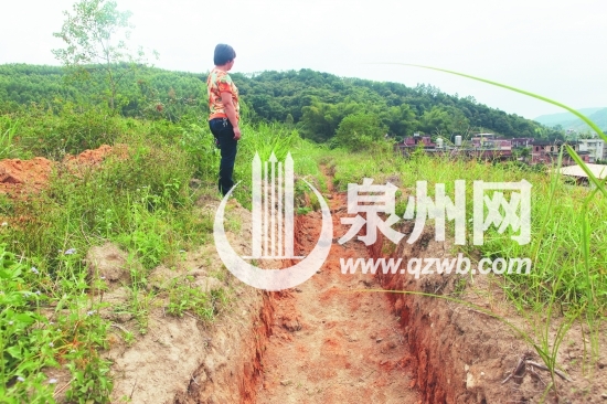 挖好的排水溝也未恢復原狀