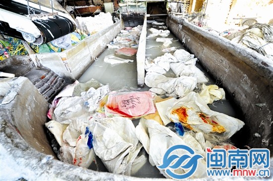 無證工廠內又臟又亂