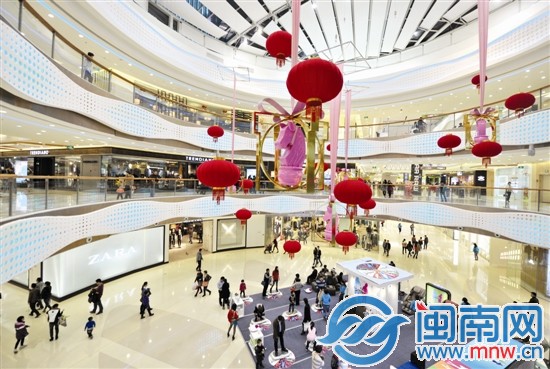 昨晚9點半,泉州市區萬達廣場,依舊人來人往