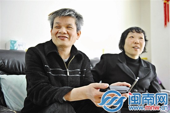 雖然生活不易,但老兩口互相照顧,面對生活也很樂觀