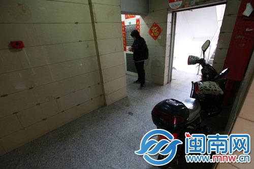 林女士在家門口停電動車時,遭遇歹徒襲擊