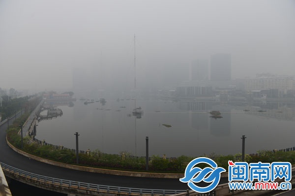 昨日12時(shí)24分，豐澤浦西，泉州最高商業(yè)樓迷失霧中