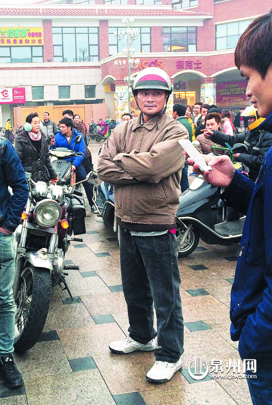 華仔替身大方接受粉絲拍照