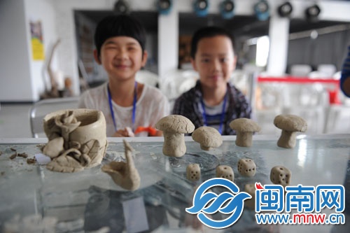 孩子們的作品展示,有蘑菇、骰子等