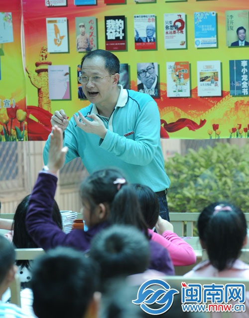 賴(lài)東升校長(zhǎng)答小記者問(wèn)