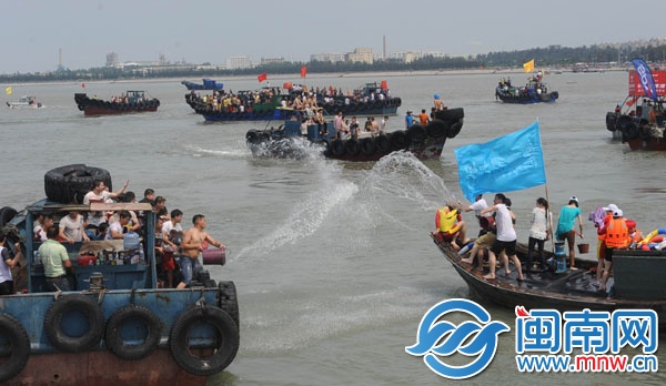 海都報組織的20名讀者在海上激戰