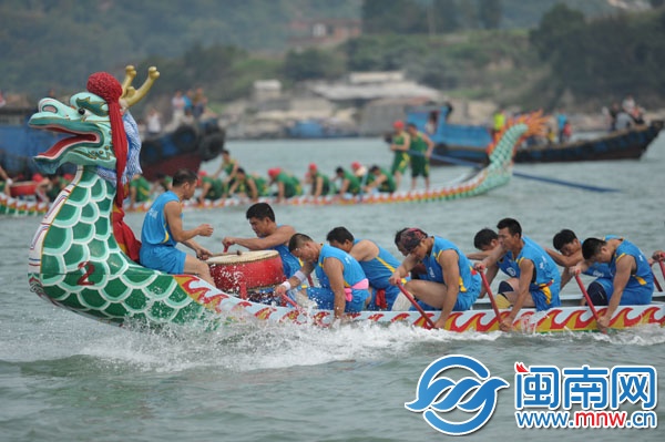 泉港龍舟競渡,激烈精彩