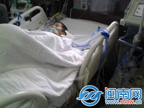 小少航住進重癥病房,醫(yī)院下了病危通知